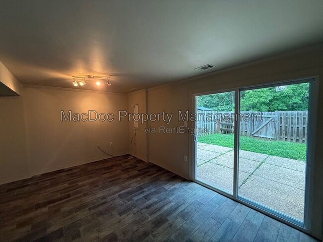 Building Photo - 14611 Earlham Ct