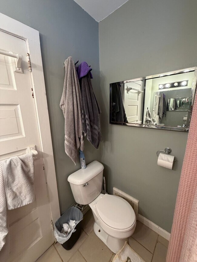 Building Photo - AVAILABLE JUNE - Beautiful 4 Bed 1 Bath Near UMD