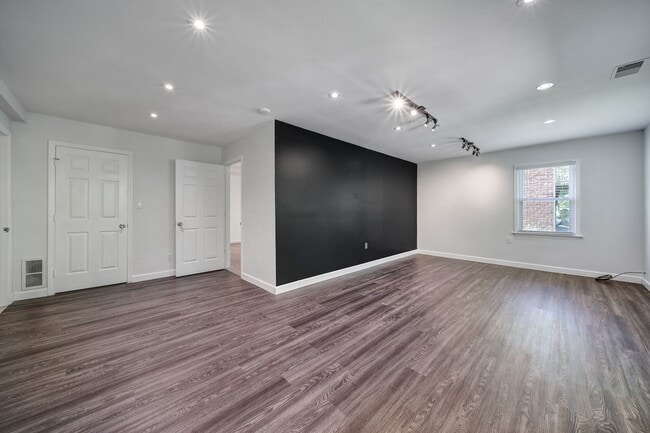 Building Photo - Charming Matthews Home for Rent!