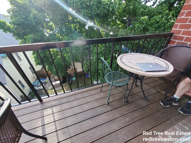 Building Photo - 23 Elm St