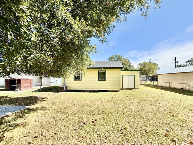 Building Photo - 5506 Staley Dr