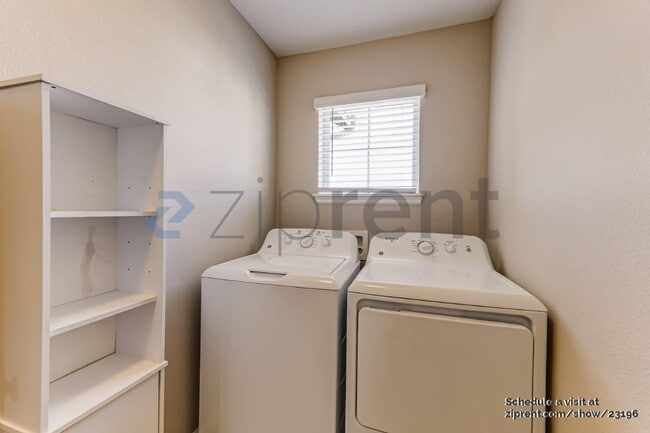 Building Photo - 7294 NW Oakfern Dr