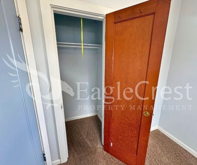 Building Photo - Charming 2-Bedroom Home with Modern Finishes & Open Yard
