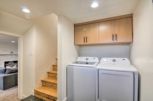 Building Photo - 652 N Crescent Butte Trail