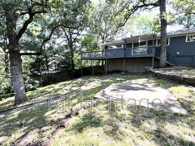 Building Photo - 1139 N Sunset Dr