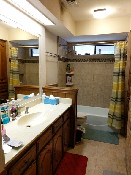 Building Photo - 1504 Flintwood Dr