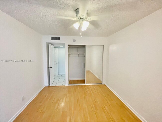Building Photo - 2320 S Cypress Bend Dr