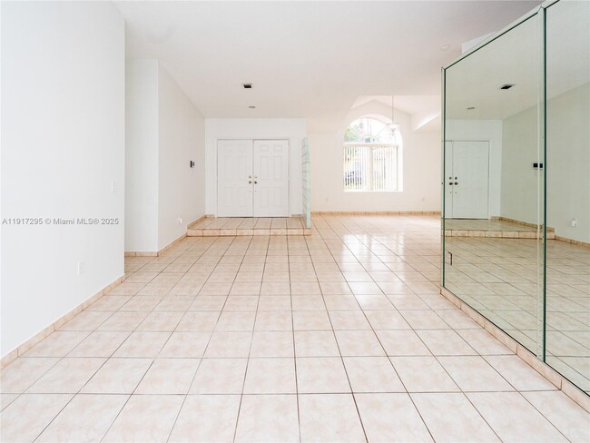 Building Photo - 10815 SW 145th Pl