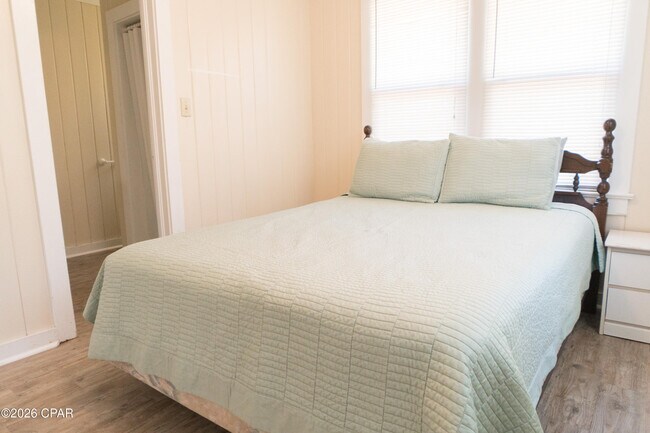 Building Photo - 13307 Oleander Dr