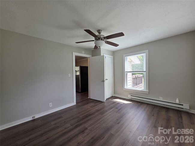 Building Photo - 337 Fox St SW