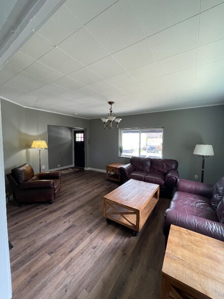 Building Photo - 419 N 10th St