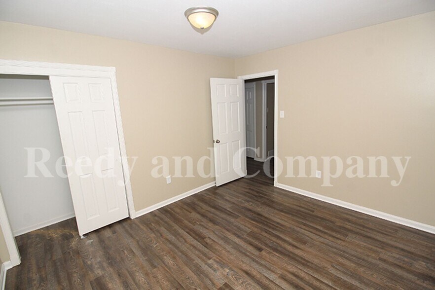Building Photo - 3235 Fox Chase Dr