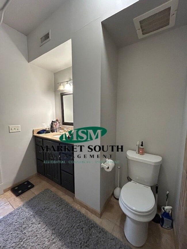 Building Photo - **APPLICATION PENDING!! CONTEMPORARY STARLAND LOFT!