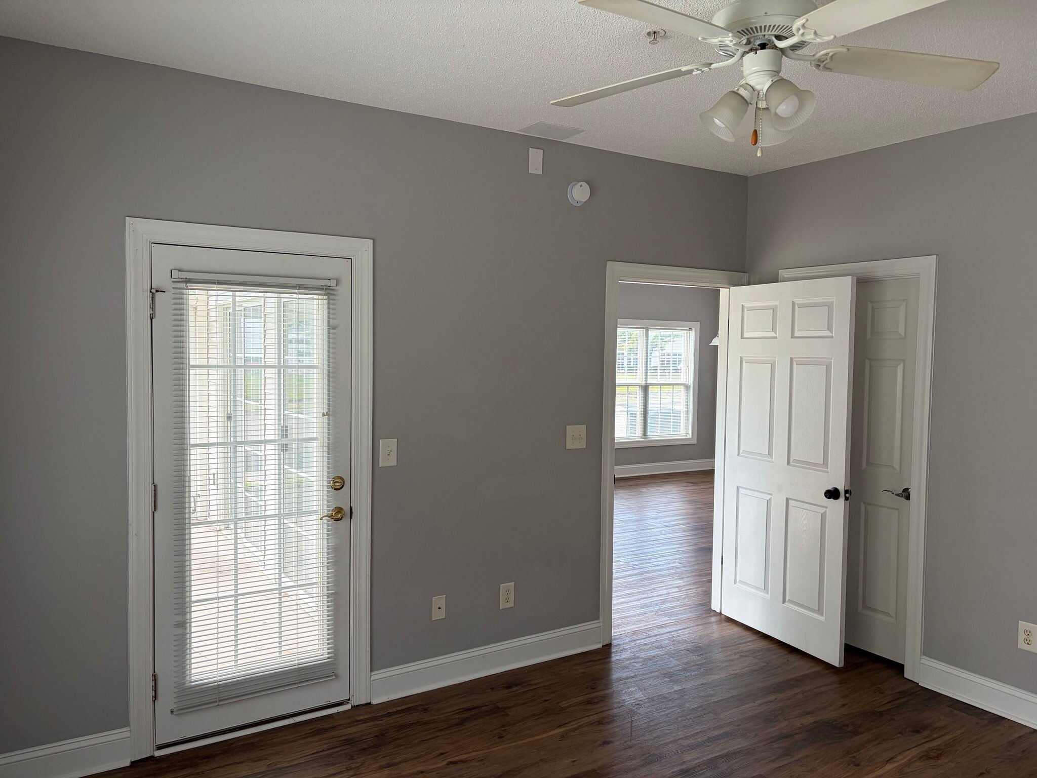 Building Photo - 5034 Belleglen Ct