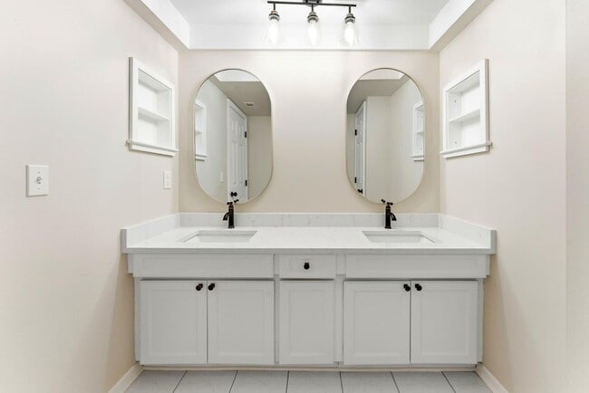 Building Photo - 2431 Heron Terrace