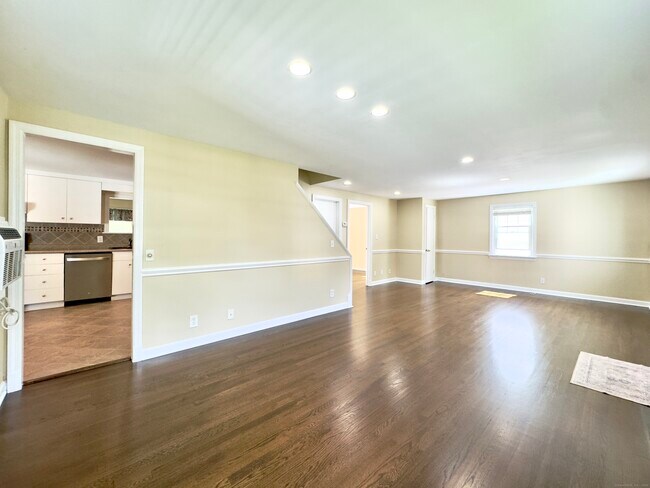 Building Photo - 46 Houston Terrace