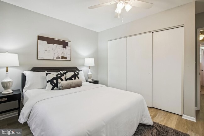 Building Photo - 2623 S Walter Reed Dr