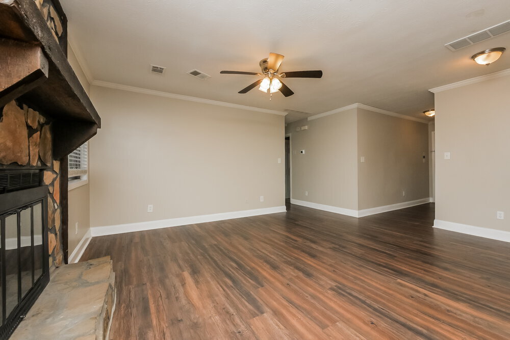 Building Photo - 9346 Woodknoll Way