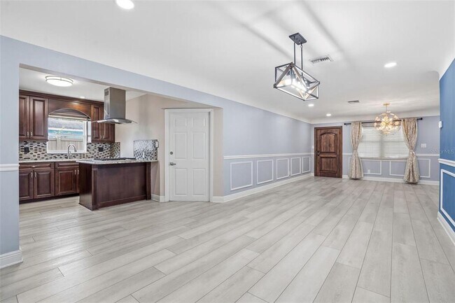 Building Photo - 2121 Park St N