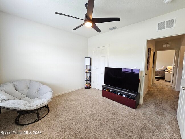 Building Photo - 445 Sorrento Dr