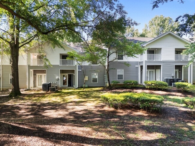 Building Photo - Beautiful Three bedrooms two baths apartment.