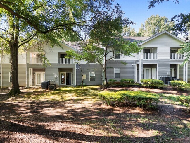 Building Photo - West Oaks, Three Bedroom Two Bath Apartment