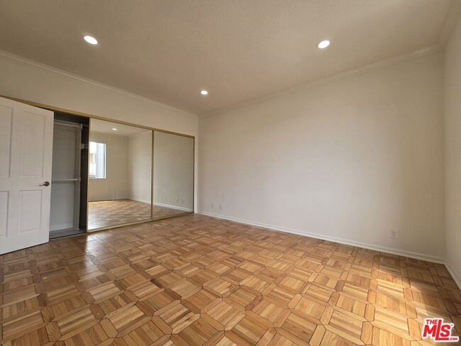 Building Photo - 126 Croft Ave