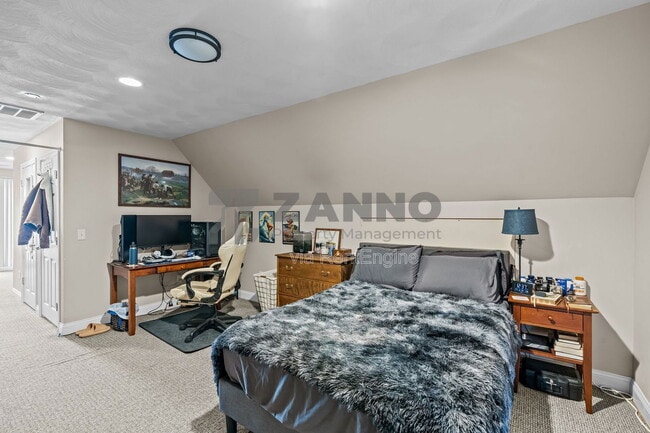 Building Photo - 498 Park Ave