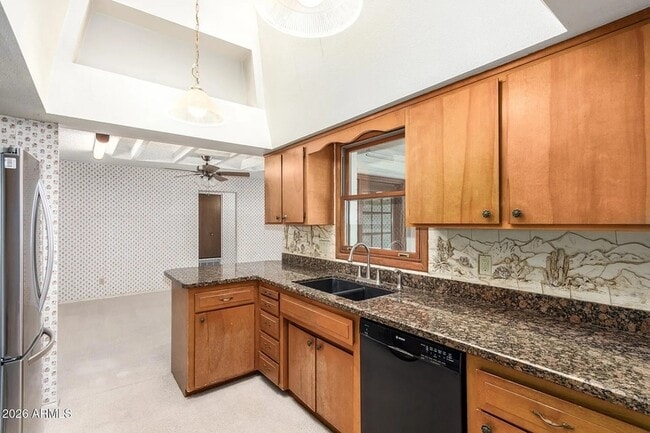 Building Photo - 650 E Malibu Dr