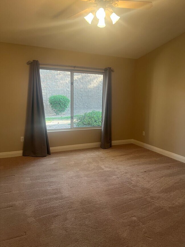 Building Photo - Beautiful Attached Dual Townhouse