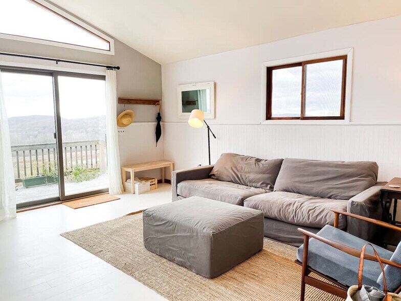 Building Photo - 3924 Hamden Hill Rd