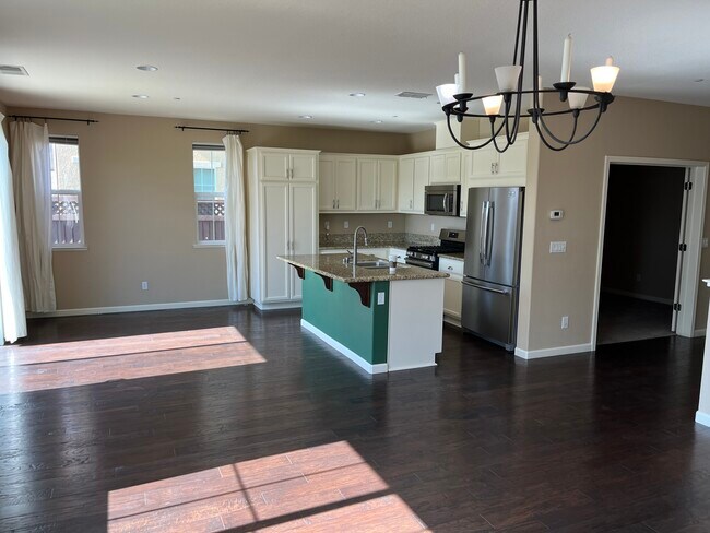 Building Photo - 1240 Landmark Cir