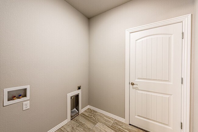 Building Photo - 505 W Laurel Ave, Rogers, AR 72758