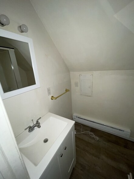 Building Photo - 983 Nathaniel Rd