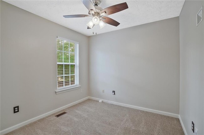 Building Photo - 4910 Lakebrooke Run