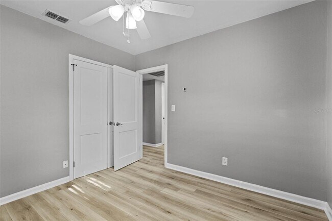 Building Photo - 2302 S Thixton Ct