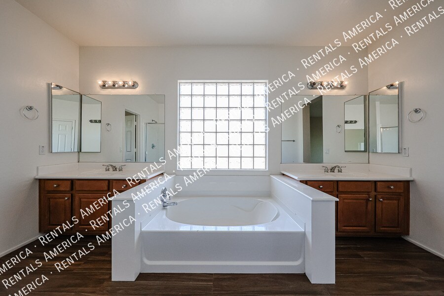 Building Photo - 3382 E Roadrunner Dr