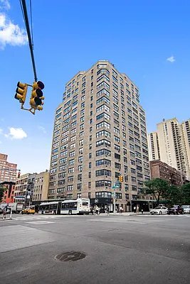 Building Photo - 399 E 72nd St