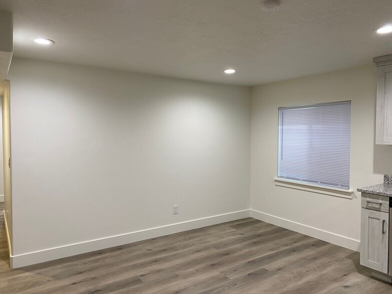 Building Photo - 842 S 1360 E