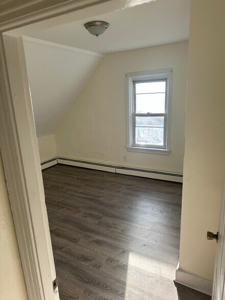 Building Photo - 106 Taylor St