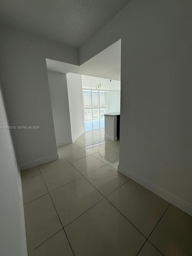 Building Photo - 1871 NW S River Dr