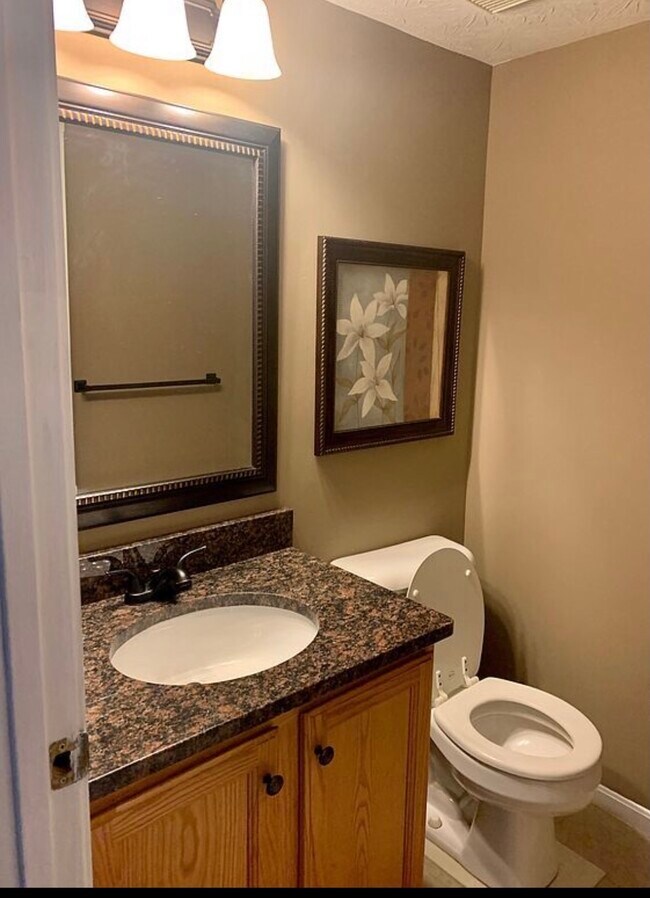 Building Photo - 4082 E Village Dr