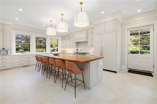 Building Photo - 7 Red Cross Ave