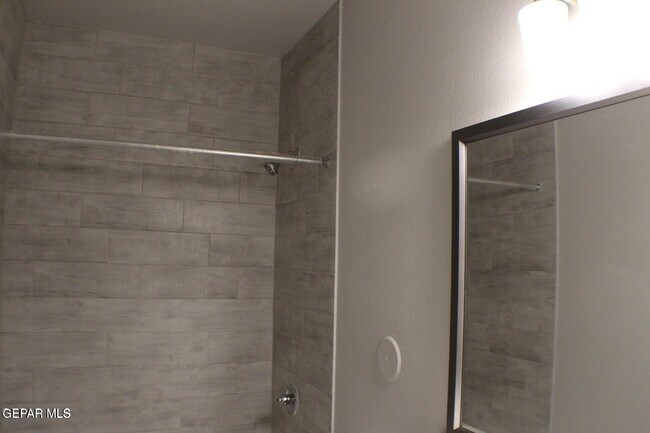 Building Photo - 1014 Rebeca Wy