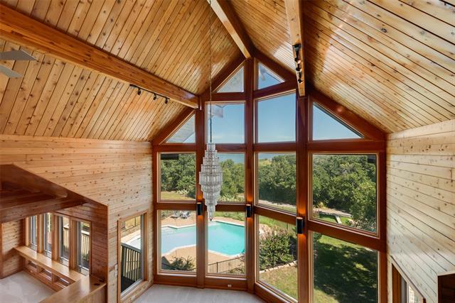 Building Photo - 3733 Oakwood Dr