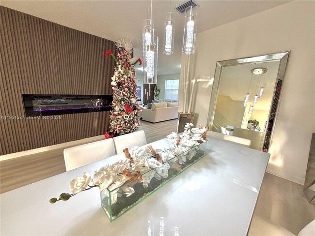 Building Photo - 2661 SE 24th Ct