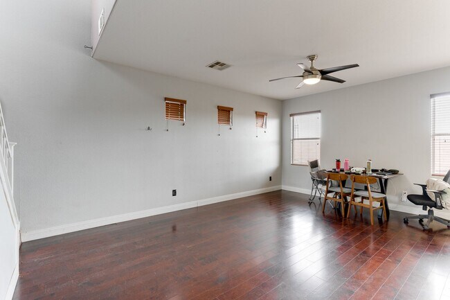 Building Photo - VIBRANT 3BEDROOM 2.5BATH HOME IN 89015