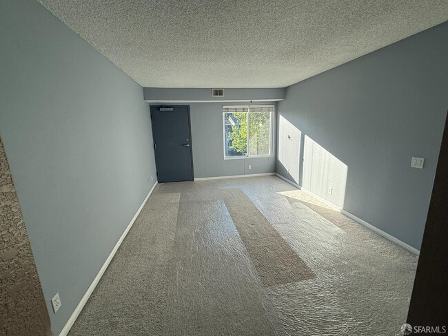 Building Photo - 3660 Knollwood Terrace