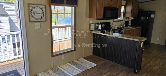 Building Photo - 151 Hartford Tpke