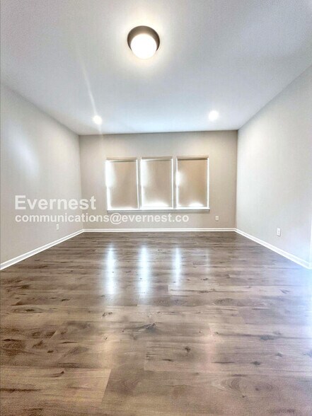 Building Photo - 2031 Darby View Ln